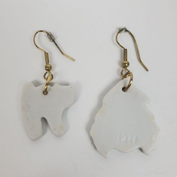 Trena's Trinkets Vintage 90s NOS Halloween Black Cat Witch Ceramic Hook Earrings - Picture 9 of 13